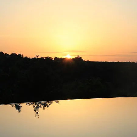 Des Camazets Avec Piscine Trespoux-Rassiels