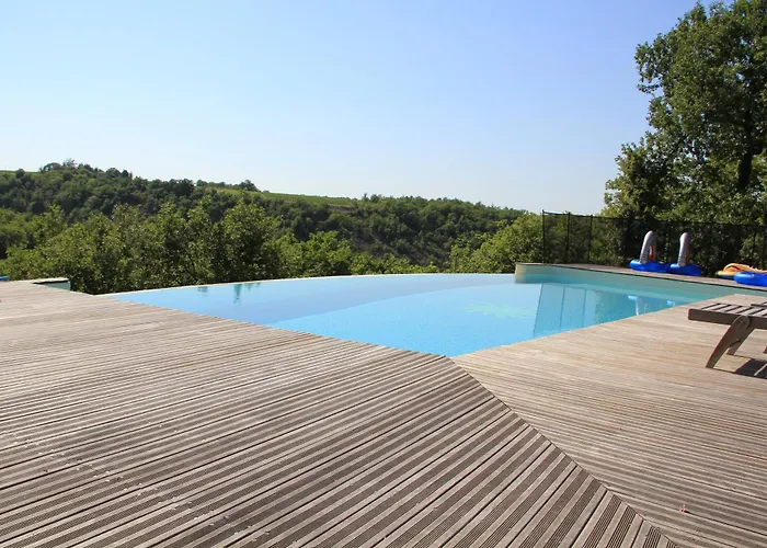 Des Camazets Avec Piscine Trespoux-Rassiels