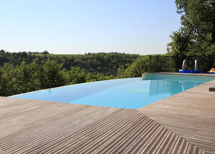 Des Camazets Avec Piscine *